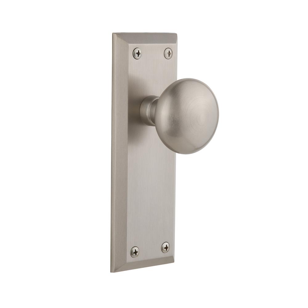 Grandeur by Nostalgic Warehouse FAVFAV Privacy Knob - Fifth Avenue Plate with Fifth Avenue Knob in Satin Nickel